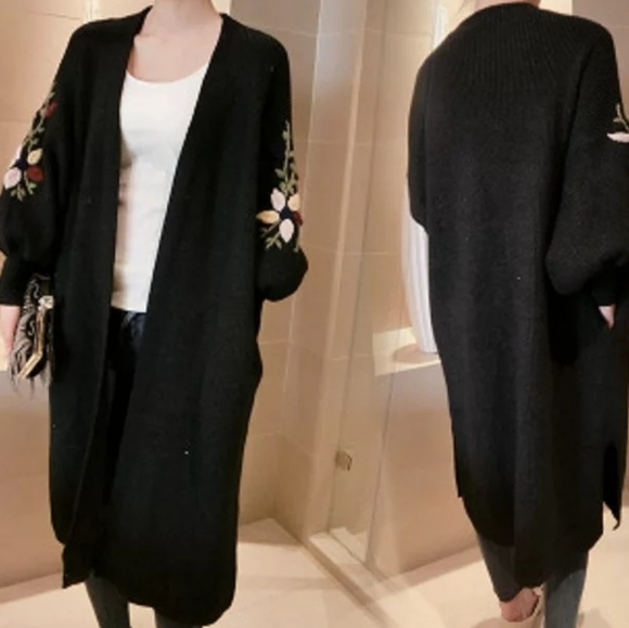 Sweaters - 🆕Knitted floral long sweater cardigan